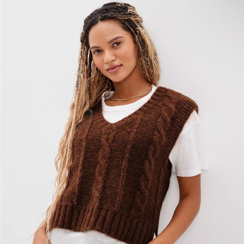 American Eagle Outfitters Women’s Brown Cable Knit V-Neck Sweater Vest